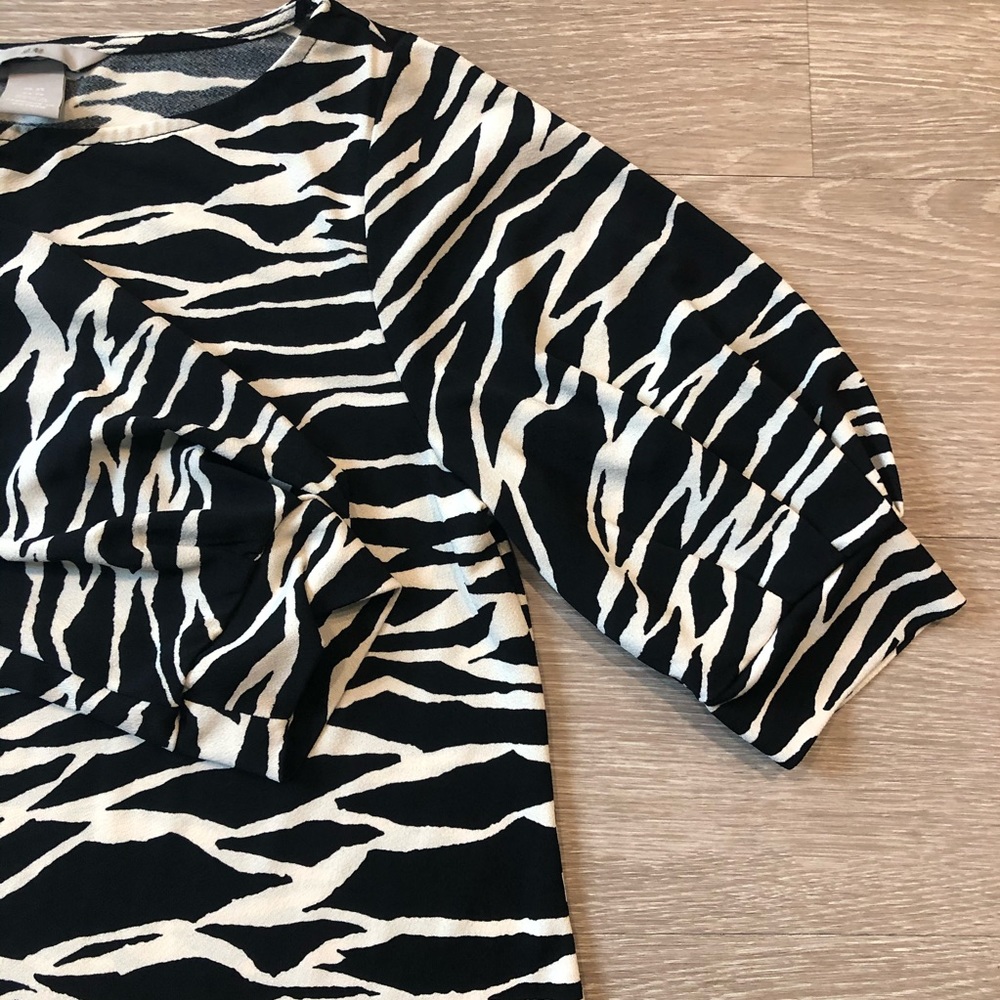 H&M Abstract Work Blouse - Picture 3 of 4